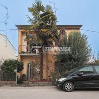 CASA INDIPENDENTE CON GRANDE GIARDINO E CAPANNONE!