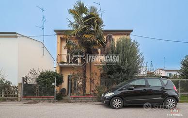 CASA INDIPENDENTE CON GRANDE GIARDINO E CAPANNONE!