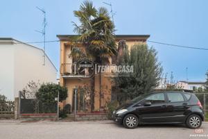 CASA INDIPENDENTE CON GRANDE GIARDINO E CAPANNONE!