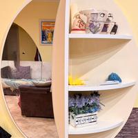 Mobile d'ingresso ovale attaccato al muro,sospeso