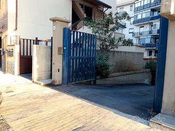 Ampio Magazzino carrabile zona Rapisardi/Menza