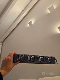 Porta scope con supporto da parete