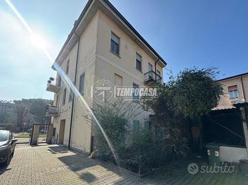 Bilocale ristrutturato in Via Tiziano Zalli 20, Al