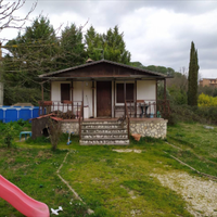 Casa di campagna singola con giardino