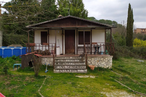 Casa di campagna singola con giardino