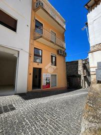 2 LOCALI A BAUNEI