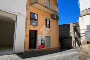 2 LOCALI A BAUNEI