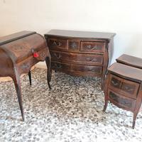 Comò, 2 comodini e scrittoio in stile Luigi XVI
