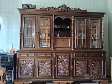 Credenza / Vetrina Classica in Legno Intagliato