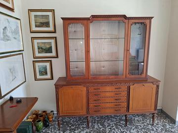 Credenza con vetrina