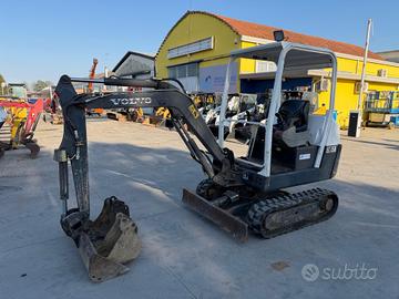 Mini escavatore VOLVO EC15B
