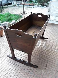 culla antica in legno