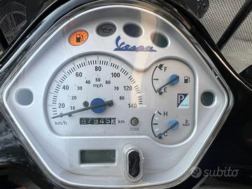 Vespa Granturismo 200