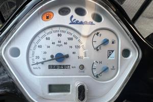 Vespa Granturismo 200