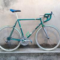 Bici Corsa con adesivi Bianchi