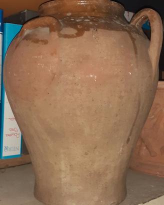 Antico vaso in terracotta