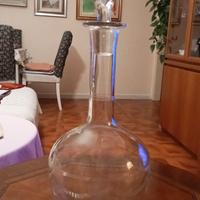 Bottiglia con bicchieri 