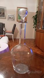 Bottiglia con bicchieri 