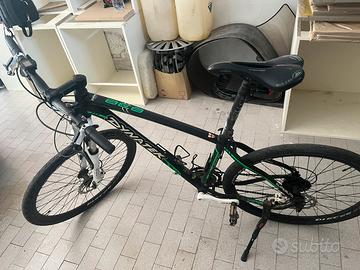 Bicicletta mountain bike