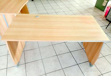 Scrivania in legno 150x75cm, come nuova