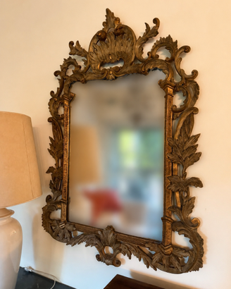 Grande specchiera antica in legno intagliato