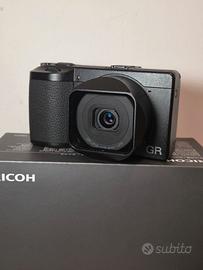 Ricoh GR IV + Accessori