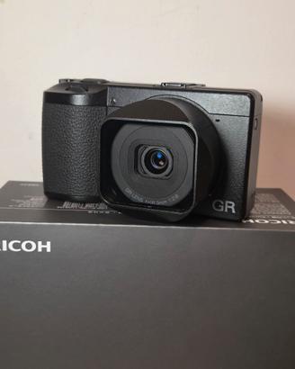 Ricoh GR IV + Accessori