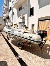 Gommone maxi nautica con motore e carrello