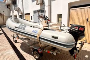 Gommone maxi nautica con motore e carrello