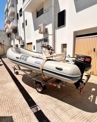 Gommone maxi nautica con motore e carrello