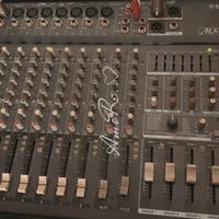 
Mixer YAMAHA MC 12/6 