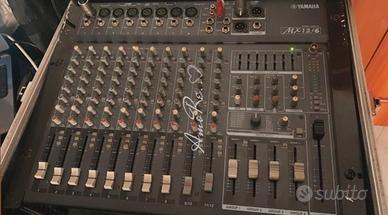 
Mixer YAMAHA MC 12/6 