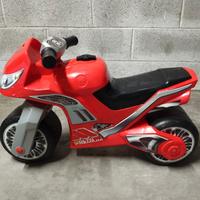 Prima moto cavalcabile bimbi