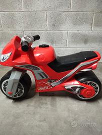 Prima moto cavalcabile bimbi