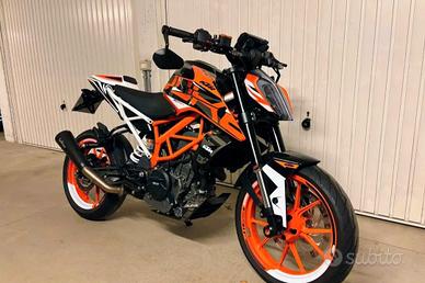 Moto KTM Duke 390