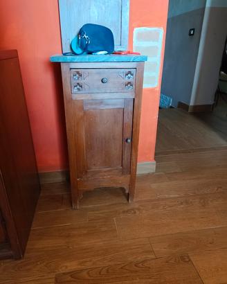 due cassettoni con piano in marmo 