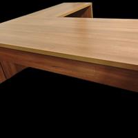 mobili ufficio scrivania L, armadio e tavolo tondo