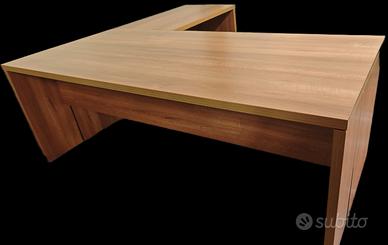 mobili ufficio scrivania L, armadio e tavolo tondo