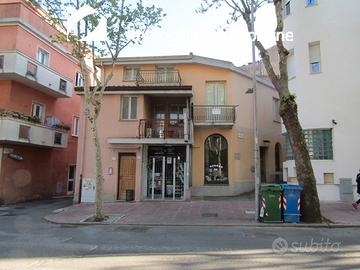 Casa indipendente e rustico in via Lamarmora