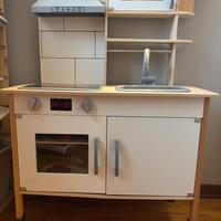 Cucina giocattolo in legno