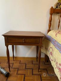 Settimino e comodini in legno