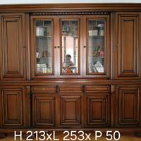 Credenza con vetrina.