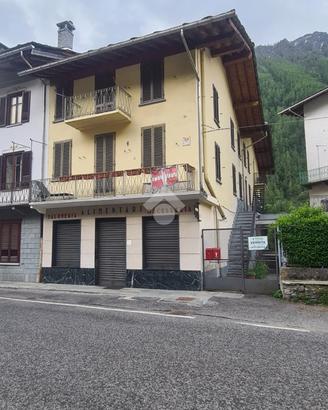 6 LOCALI A GROSCAVALLO