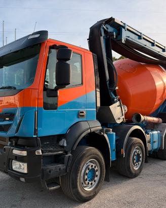 IVECO TRAKKER AD340T45 con nastro e betoniera Imer