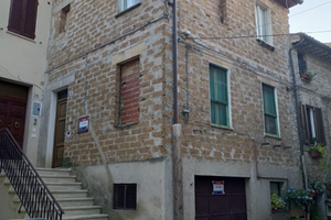 Cielo terra in centro storico a Bevagna