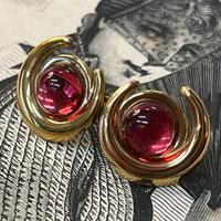 Orecchini dorati con vetro rosso