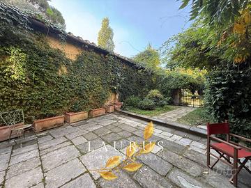 Appartamento di 270 m² con più di 5 locali e box a