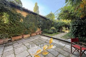 Appartamento di 270 m² con più di 5 locali e box a