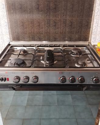 macchina con forno a gas