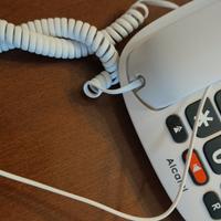 Telefono fisso tasti grandi e chiamate rapide. 
